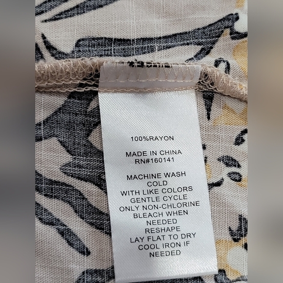 1X Animal Print Front Keyhole w/Tie String 3/4 Sleeve Blouse - Picture 6 of 7